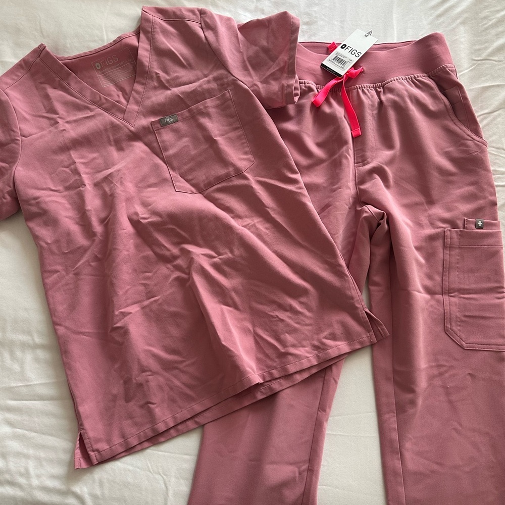 FIGS Pink Scrub Set